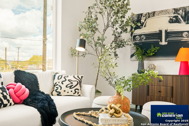 Image 15 of 35 For 310 W Evergreen St #113