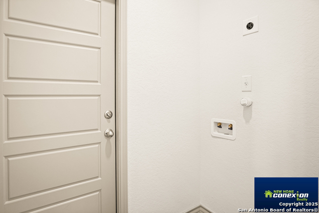 Image 19 of 35 For 310 W Evergreen St #113