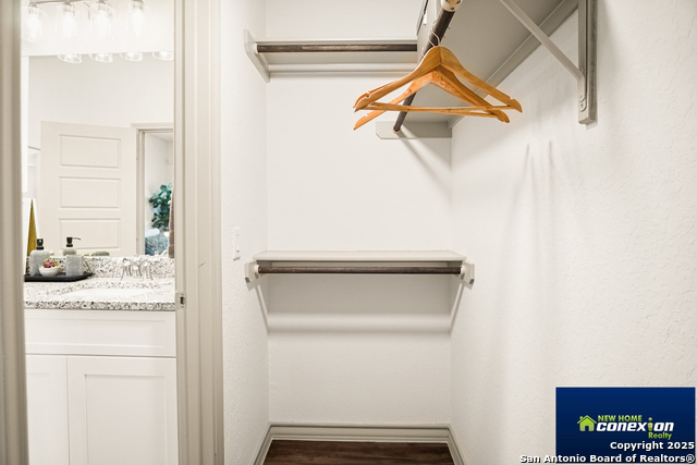 Image 20 of 35 For 310 W Evergreen St #113