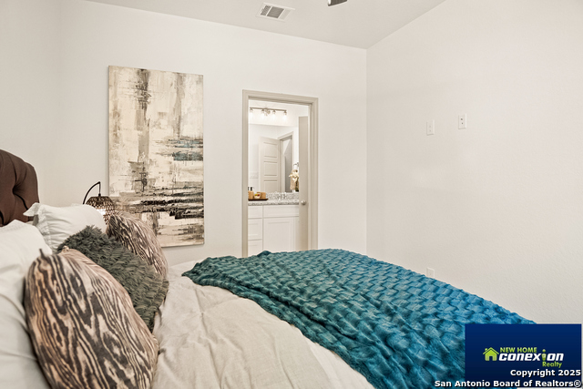 Image 23 of 35 For 310 W Evergreen St #113