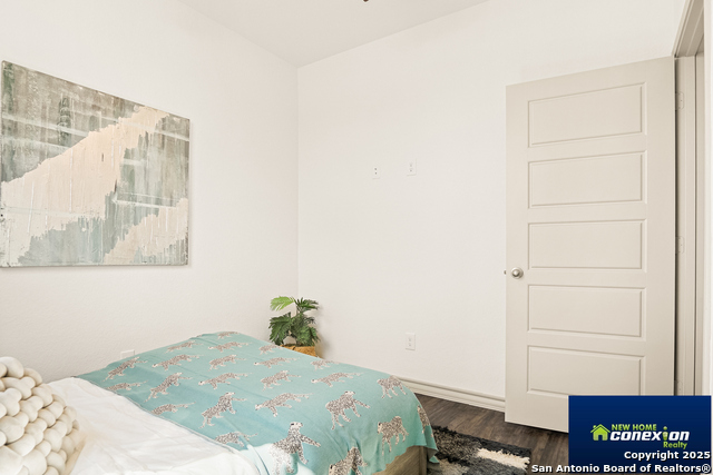 Image 25 of 35 For 310 W Evergreen St #113