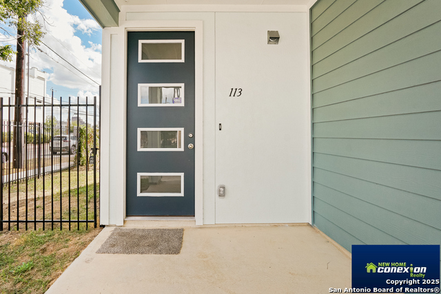 Image 3 of 35 For 310 W Evergreen St #113