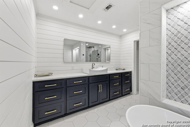 Image 22 of 50 For 1072 Summit  