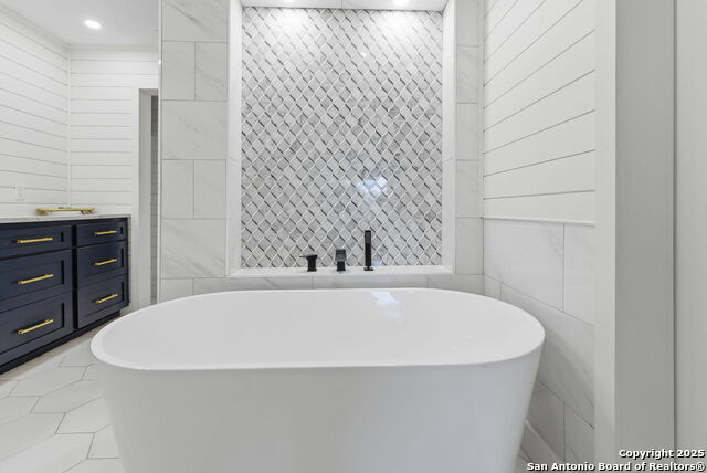 Image 23 of 50 For 1072 Summit  