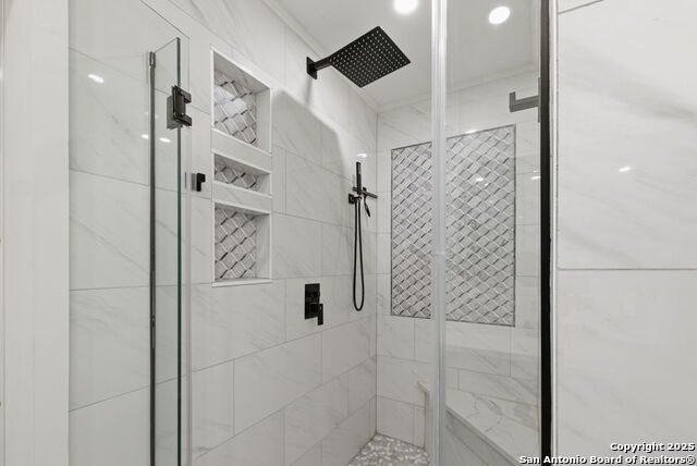 Image 25 of 50 For 1072 Summit  