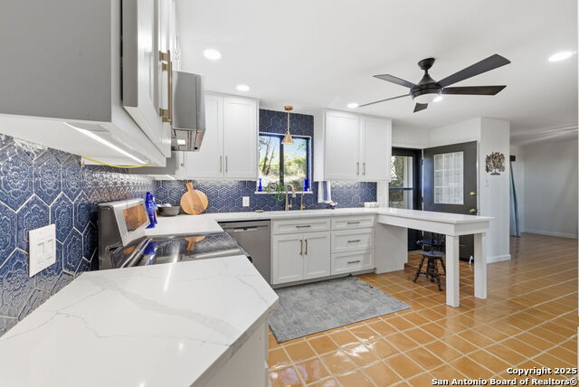 Image 30 of 50 For 1072 Summit  