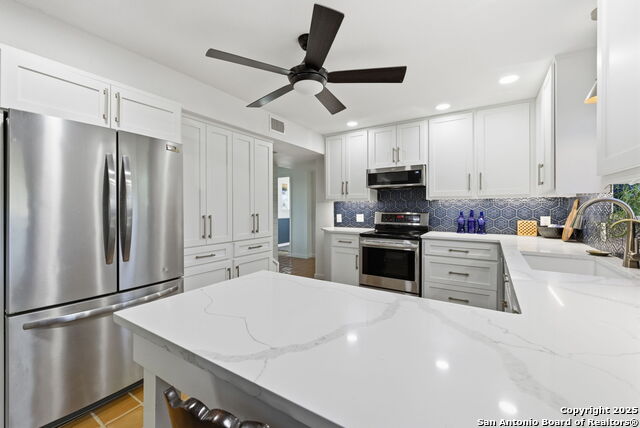 Image 32 of 50 For 1072 Summit  