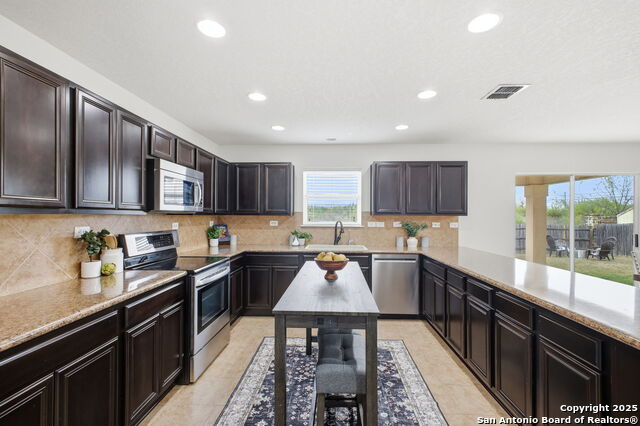 Listing photo id 10 for 7923 Martinelli