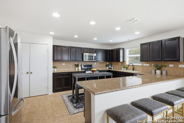 Listing photo id 11 for 7923 Martinelli