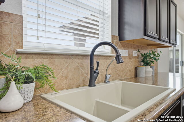 Listing photo id 12 for 7923 Martinelli