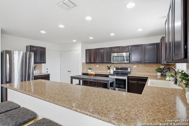 Listing photo id 13 for 7923 Martinelli