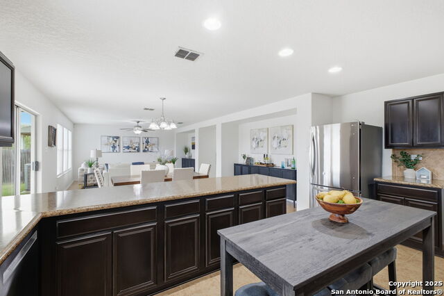 Listing photo id 15 for 7923 Martinelli