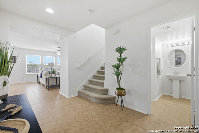 Listing photo id 1 for 7923 Martinelli