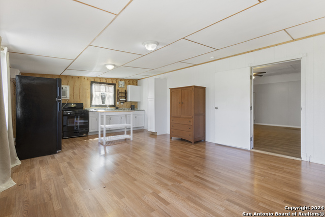 Image 4 of 13 For 2124 Polly Ln