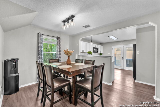 Listing photo id 8 for 9207 Silver  