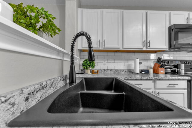 Listing photo id 11 for 9207 Silver  