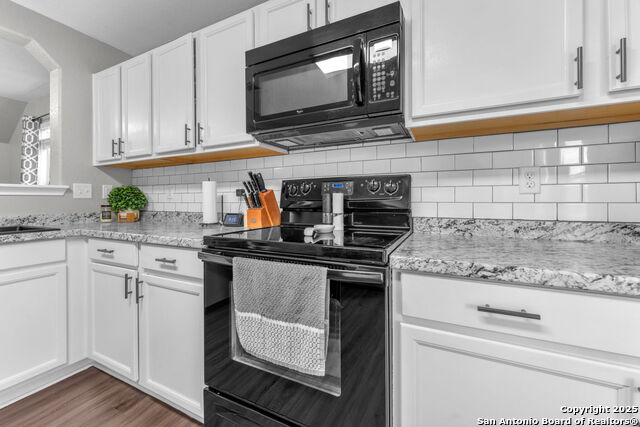 Listing photo id 12 for 9207 Silver  