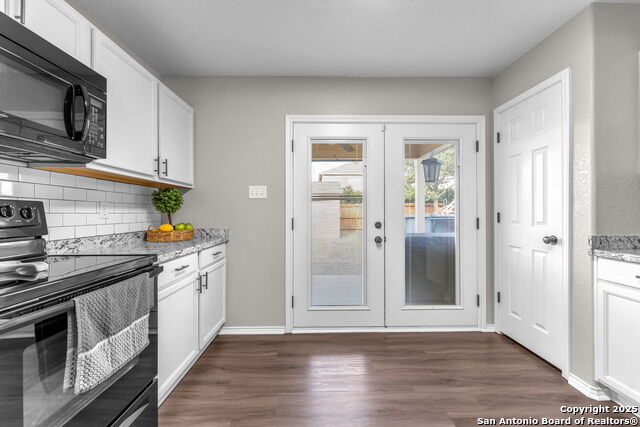 Listing photo id 14 for 9207 Silver  