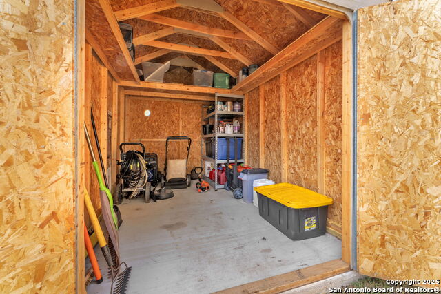 Listing photo id 36 for 9207 Silver  