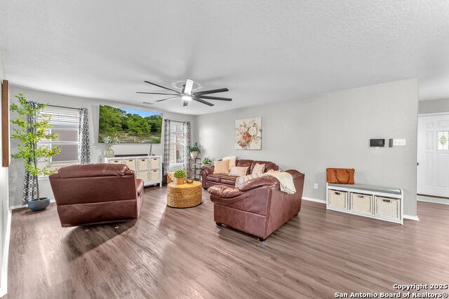 Listing photo id 5 for 9207 Silver  