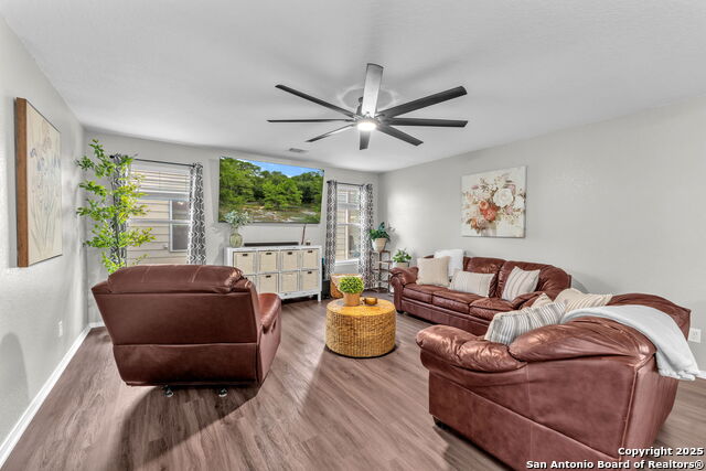 Listing photo id 6 for 9207 Silver  