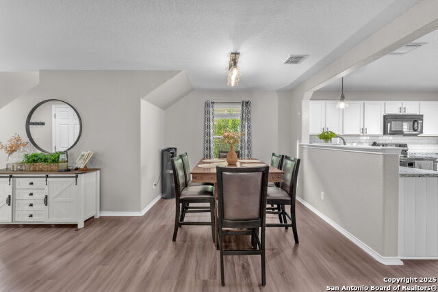 Listing photo id 7 for 9207 Silver  