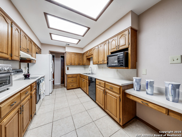 Image 11 of 23 For 4818 Winthop