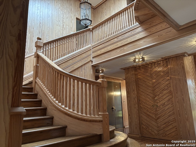 Image 2 of 8 For 1049 Allen Ave.