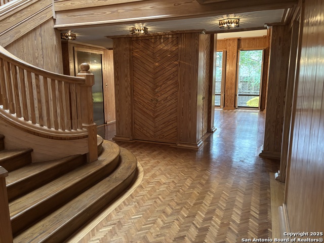 Image 3 of 8 For 1049 Allen Ave.