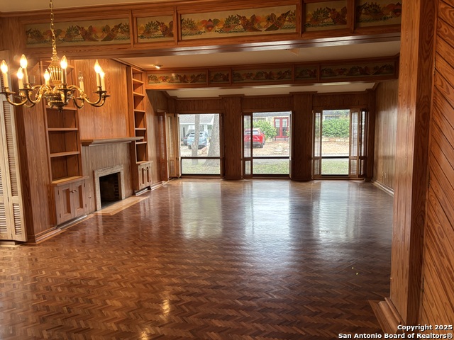 Image 4 of 8 For 1049 Allen Ave.