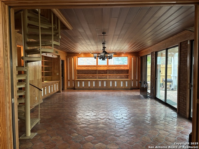 Image 7 of 8 For 1049 Allen Ave.