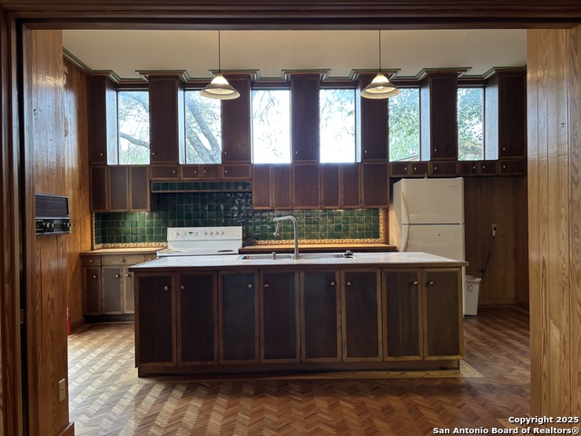 Image 8 of 8 For 1049 Allen Ave.