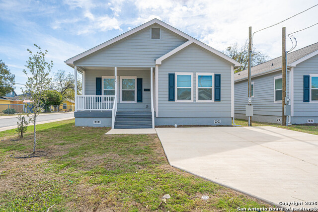 Image 2 of 33 For 1420 Burleson