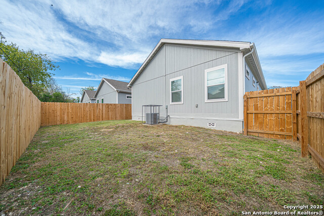 Image 33 of 33 For 1420 Burleson