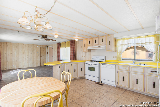 Image 12 of 22 For 401 Uvalde Oaks Dr