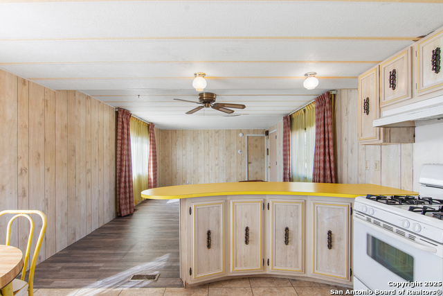 Image 13 of 22 For 401 Uvalde Oaks Dr