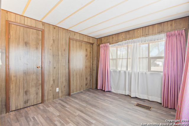 Image 18 of 22 For 401 Uvalde Oaks Dr