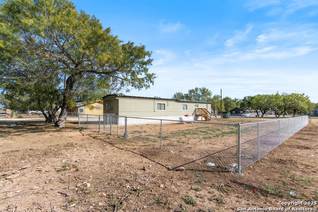 Image 3 of 22 For 401 Uvalde Oaks Dr