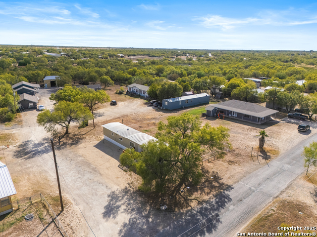 Image 5 of 22 For 401 Uvalde Oaks Dr