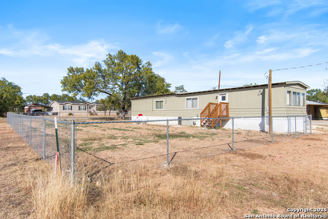 Image 7 of 22 For 401 Uvalde Oaks Dr
