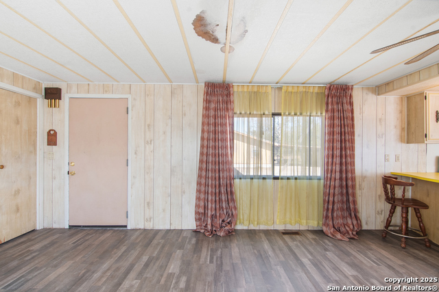 Image 9 of 22 For 401 Uvalde Oaks Dr