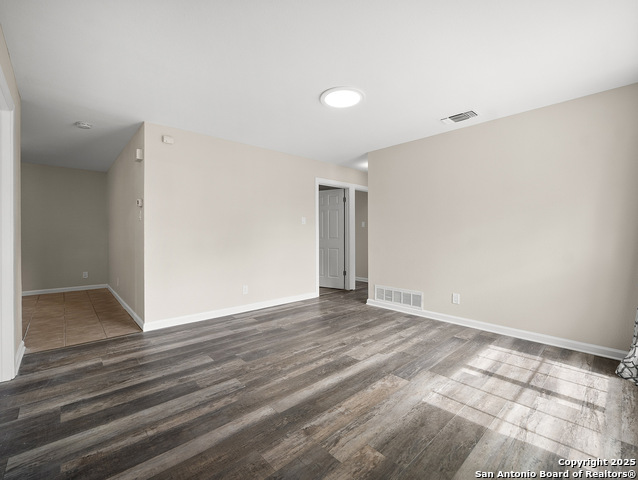 Image 19 of 41 For 154 Parkview Dr