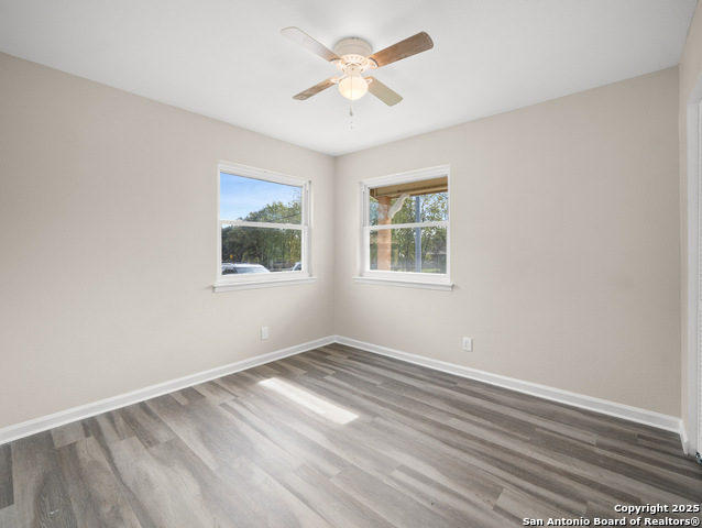 Image 21 of 41 For 154 Parkview Dr