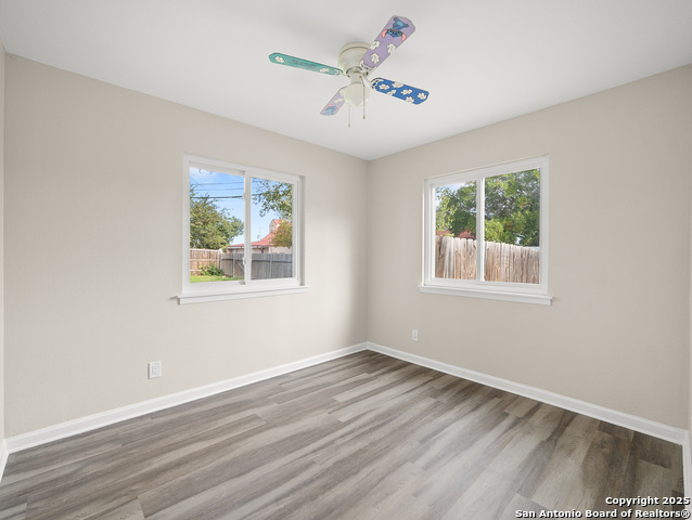 Image 23 of 41 For 154 Parkview Dr