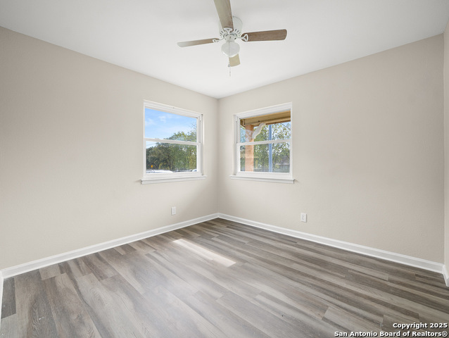 Image 25 of 41 For 154 Parkview Dr