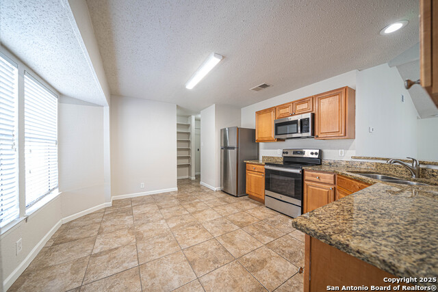 Image 11 of 30 For 8939 Mansfield