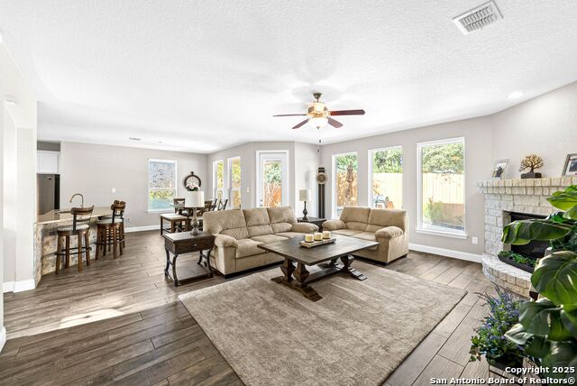 Listing photo id 3 for 8623 Carmel Rose