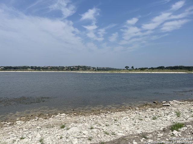 Image 14 of 19 For 2184 Lakeshore