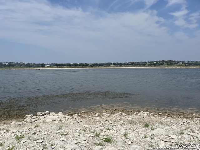 Image 17 of 19 For 2184 Lakeshore