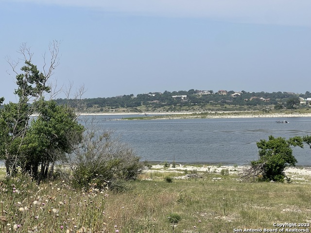 Image 6 of 19 For 2184 Lakeshore